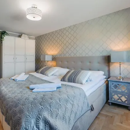 Lesna, Sun & Snow * Hel