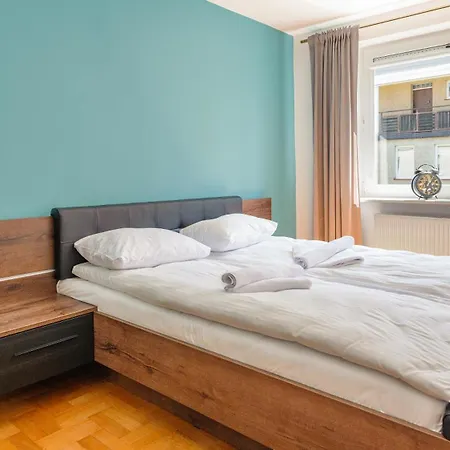Przestronne Delux Sun & Snow Lesna Apartment