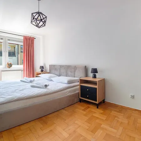 Przestronne Delux Sun & Snow Lesna Apartment
