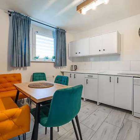 Przestronne Delux Sun & Snow Lesna Apartmán