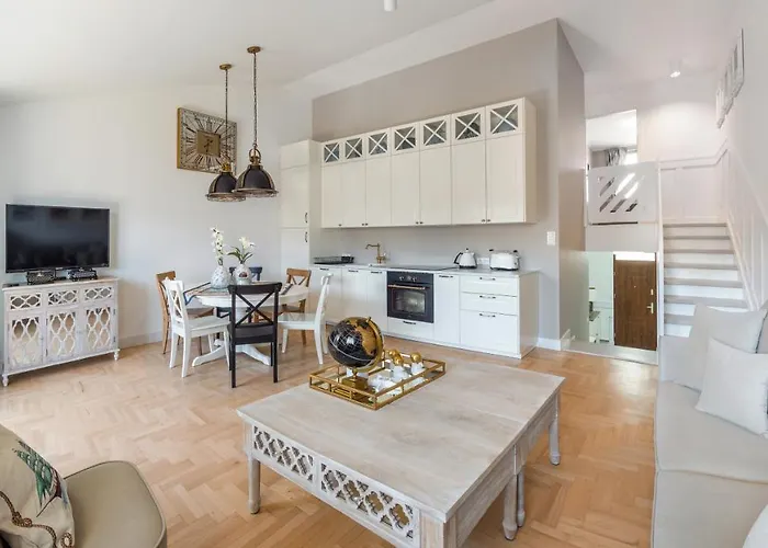 Lesna, Sun & Snow Хель